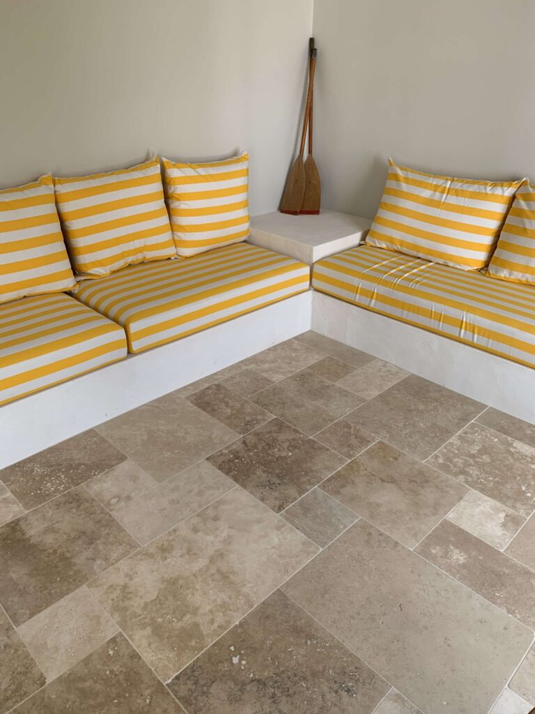 Yeu BTP respecte les normes les plus strictes en matière de construction, y compris les normes RE 2020, sismiques et radon.